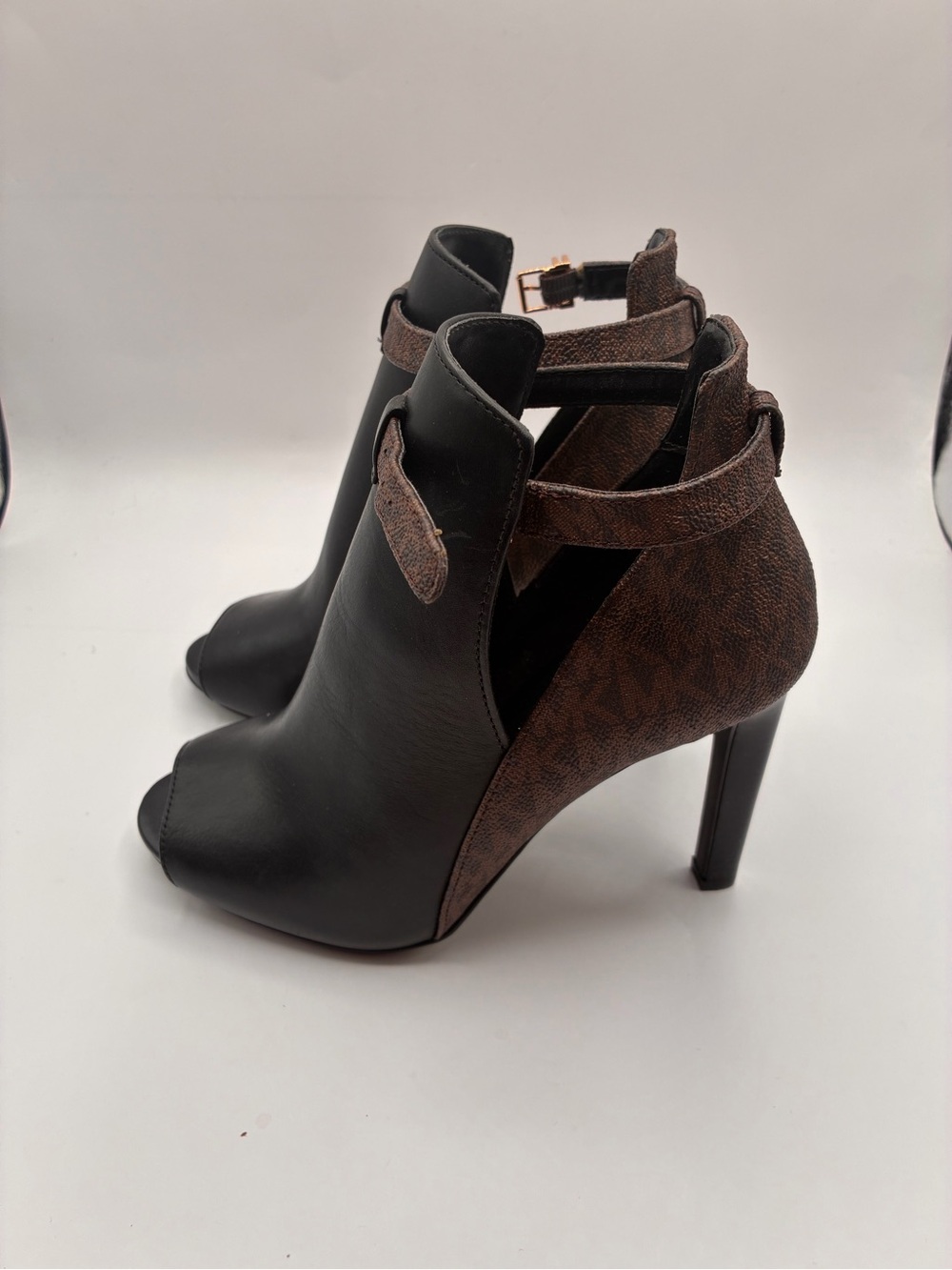 Michael Kors Black Brown Logo Buckle Peep Toe Leather Heels Adjustable Strap - Picture 9 of 9